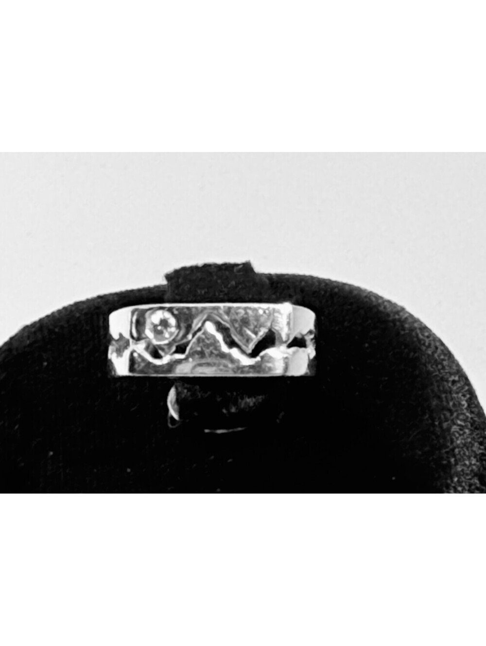 Sterling Silver Mountain Range Band Ring with Clear CZ Accent, size 5.5
